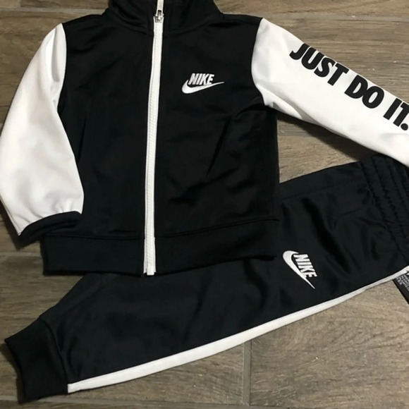 Nwt Nike 2pc jogger set sportswear activewear - Picture 1 of 4